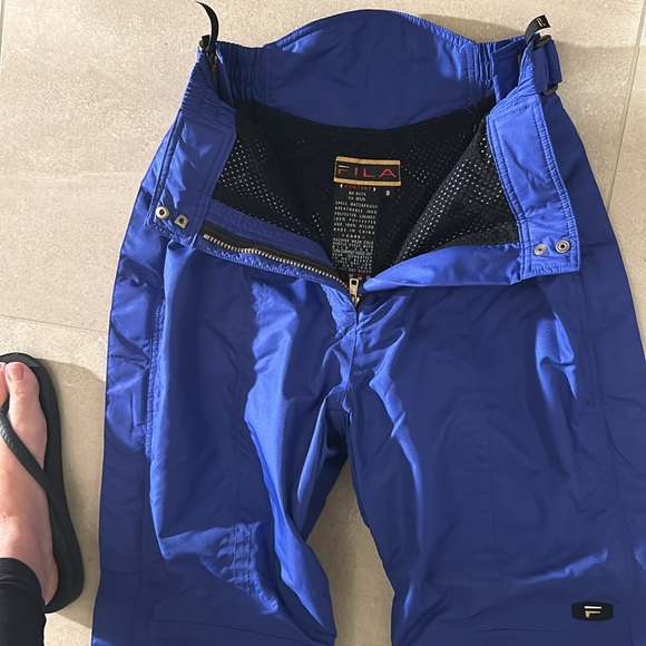 FILA brand ski SET. NWOT. Includes Jacket (10) and pants (8). Never worn! - Picture 15 of 16